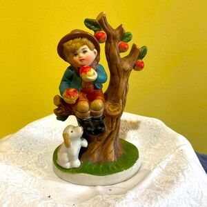 Botín appletree w/dog ceramic figurine.